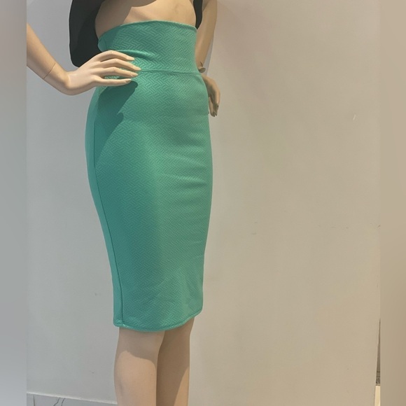 I’M IN LOVE WITH DEREK | Emerald bodycon pencil skirt - Picture 3 of 10